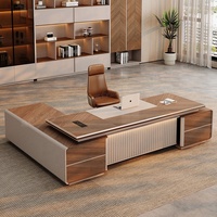 Bureau de direction contemporain avec panneau frontal texturé et armoire de rangement latérale