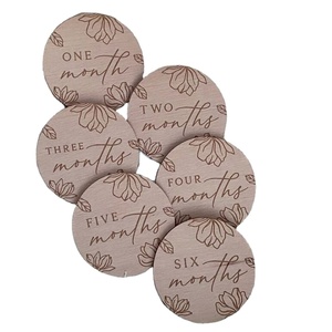 Set de Discos de Hitos Mensuales para Bebé, Regalo Personalizado para Recién Nacido, Tarjetas de Hitos Mensuales 'Hola Mundo', Madera Contrachapada, 10 cm - Product Image 2