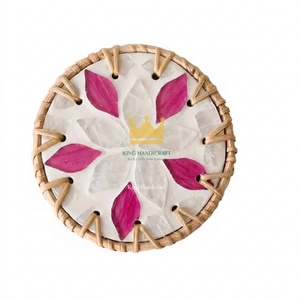 Sous-verres modernes de luxe faits à la main en rotin avec incrustation de nacre, écologiques, diamètre 10 cm, accessoires de table pour la maison - Product Image 1