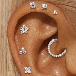 Pendientes de cartílago de plata de ley S925 con moissanita de pétalo de cuatro hojas/triangular de 2mm/3mm/4mm, sencillos y con diseño de hilo. - Product Image 2