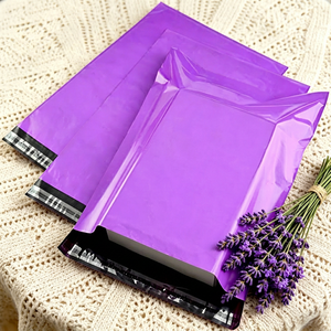 Sobres de polietileno blancos reciclables, bolsas de plástico ecológicas para envíos al por mayor para comerciantes minoristas de comercio electrónico sostenible - Product Image 1