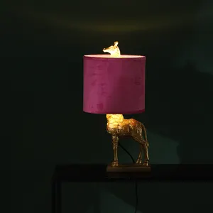 Lampade da comodino giraffa con lampada da tavolo animale in resina dorata dal Design antico di vendita caldo