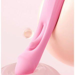 هزاز سيليكون قابل لإعادة الشحن مع وظيفة اللعق مقاوم للماء ومتين يعمل ببطارية AAA لعبة جنسية للبالغين - Product Image 1