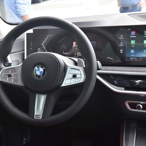 <span class=keywords><strong>BMW</strong></span> X5 <span class=keywords><strong>2023</strong></span>, Pack Sport, un grand <span class=keywords><strong>SUV</strong></span> de luxe avec une transmission automatique à 8 vitesses. - Product Image 6