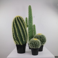 Sculpture de cactus ovale géant surdimensionné en fausse plante, grande décoration artificielle de cactus pour une touche décorative saisissante style désert pour la maison et le bureau