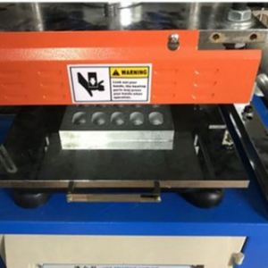 เครื่องบรรจุภัณฑ์แบบกึ่งอัตโนมัติสำหรับช็อกโกแลต ขนม อาหาร และสบู่  แบบซีลสองสี  วัสดุอะลูมิเนียมและพลาสติก - Product Image 6