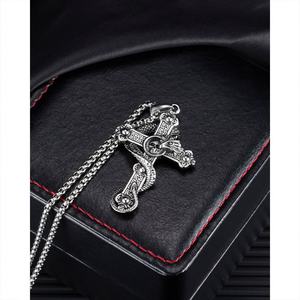 Nouveau Collier Homme Vintage en Acier Titane avec Pendentif Croix Crâne et Dragon Enroulé, Style Hip Hop Personnalisé - Product Image 3