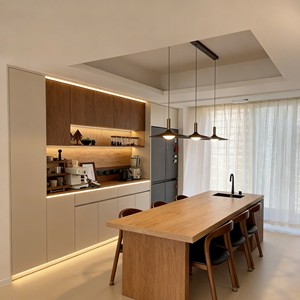 Buffet de salle à manger en noyer crème de luxe - Éclairage LED et bar à café intégré, rangement organisé pour cuisines ouvertes élégantes - Product Image 2