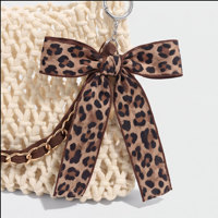 Breloque de sac en satin imprimé léopard avec nœud, chaîne dorée, ruban tressé, pendentif porte-clés, accessoire de décoration de sac à main tissé