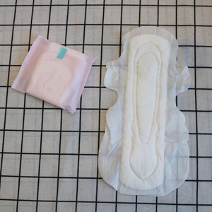 Serviette hygiénique ailée super absorbante 2025 pour femme avec couche supérieure en coton, SAP japonais et protection anti-fuites, certifiée ISO/CE - Product Image 1