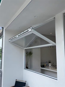 חלון מתקפל אנכי מודרני בעל ביצועים גבוהים - מסגרת אלומיניום וזכוכית מחוסמת עם בידוד אקוסטי מעולה - Product Image 5