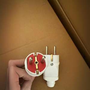 Enchufe Europeo Estándar Alfa 16A 250V Enchufe Macho con Conexión a Tierra 50 Piezas Plástico Blanco Hecho en Turquía - Product Image 3