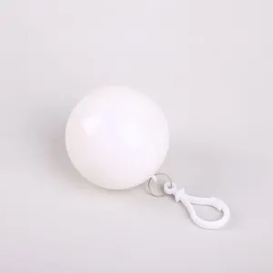 H496 Criativo Outdoor Camping Keychain Portable Spherical Case Raincoat Plastic Ball Chaveiro Poncho de chuva descartável