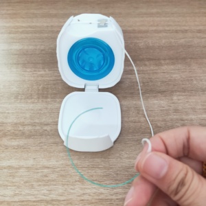 Hilo Dental <span class=keywords><strong>Super</strong></span> <span class=keywords><strong>Floss</strong></span> con Función Retráctil Única, Diseño Exclusivo, Empaque en Caja de Diamantes, 50 Unidades, Hilo Dental Esponjoso con Enhebrador - Product Image 4