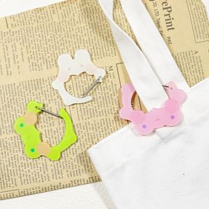 Mosquetón Promocional con Diseño Personalizado, Logotipo en Acrílico, Impresión UV, Forma Personalizada, Amuleto Acrílico, Mosquetón Acrílico de Anime Japonés - Product Image 5