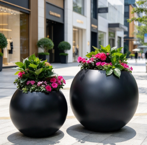 Jardinière sphérique noire moderne en PRV, grand pot de fleurs rond en fibre de verre pour aménagement extérieur commercial, hôtels et centres commerciaux - Product Image 3