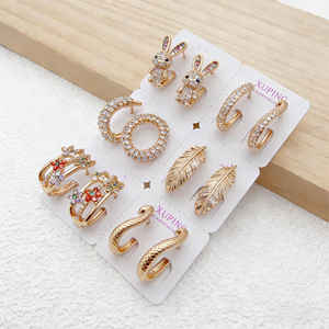 260129 <span class=keywords><strong>XUPING</strong></span> Boucles d'oreilles Huggie minimalistes multi-styles couleur or 18 carats pour femmes, bijoux de mode en gros, boucles d'oreilles en zircon coloré - Product Image 1