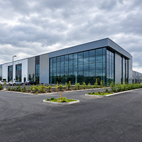 Bâtiment commercial moderne en structure métallique, résistant aux intempéries et à la corrosion, pour bureaux, ateliers et supermarchés