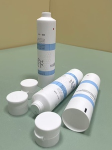 Tube souple blanc de qualité médicale avec bouchon à clapet pour gel réparateur cutané médical - Product Image 1
