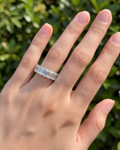 Élégante bague de mariage pour femme en or rose et or blanc, sertie d'un diamant émeraude de laboratoire de 6,50 carats, taille émeraude, certifié IGI, plaqué rhodium - Product Image 3