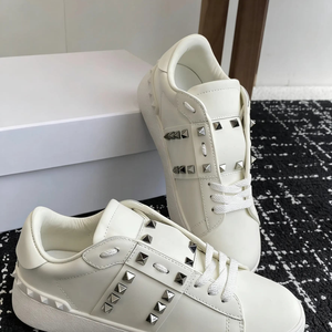 Sneakers décontractées à lacets avec panneaux scintillants et cloutés pour femmes, style streetwear et sorties quotidiennes, Valentinos - Product Image 2