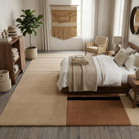 Tapis géométrique Bauhaus moderne |   Tapis moderne aux tons terreux |   Tapis élégant à l'esthétique linéaire marron et sable
