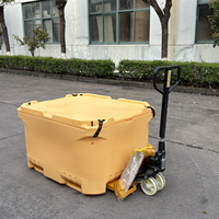 Glacière portable moderne 550L rotomoulée à isolation thermique, avec panneau solaire, pour stockage de glace sèche, construction robuste, logo personnalisé