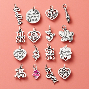 Ciondolo Sorelle James Avery in Argento Sterling S925, Design con Cuore/Lettera Incisa, Accessori per Braccialetti Fai-da-Te, Amiche per Sempre - Product Image 1