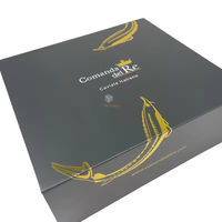 Boîte cadeau rigide noire mate pour caviar avec logo en feuille d'or, insert en mousse découpé sur mesure pour boîtes de caviar et ensemble de cuillères de service