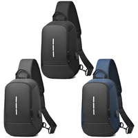 Sac bandoulière homme imperméable OEM avec bandes texturées, ports USB, multiples poches, résistant à l'eau, luminescent dans le noir, sac de poitrine pour homme