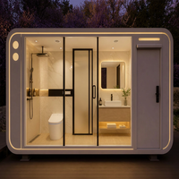 Capsule spatiale mobile de luxe illuminée, maison de villégiature extérieure avec SPA et sauna à eau chaude, séjour panoramique en verre