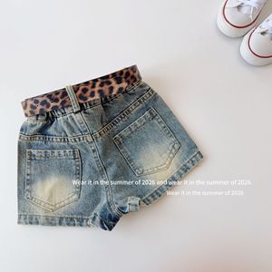 Shorts in denim blu da ragazza con cintura leopardata per l'estate 2026 - Product Image 2