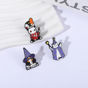 <span class=keywords><strong>Chat</strong></span> assistant tenant une baguette magique en émail épingles <span class=keywords><strong>chien</strong></span> mignon avec chapeau de sorcière broches d'Halloween insigne de revers bijoux cadeaux - Product Image 2