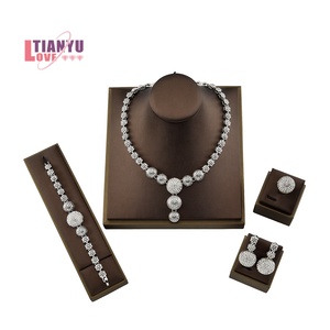 Ensemble de bijoux de luxe en or pour femme, collier en alliage, design tendance, prix abordable, cadeau de mariage, pour cérémonie - Product Image 4
