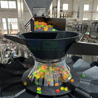 Grande machine électrique automatique haute productivité pour l'emballage et l'étiquetage intégrés de bonbons, pop-corn, chips et snacks