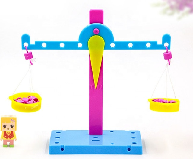 Plastic Science Experiment Lever Balance Scale for Kindergarten DIY Educational Handmade Toy with Material Package Wholesale