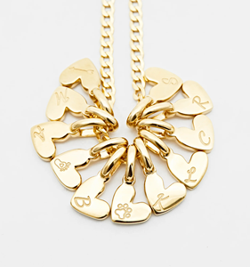 Colgantes y Dijes Personalizados de Plata de Ley 925 Bañados en Oro con Iniciales y Corazones, Dijes de Oro Laminado Plata 925 para Collares y Pulseras - Product Image 4