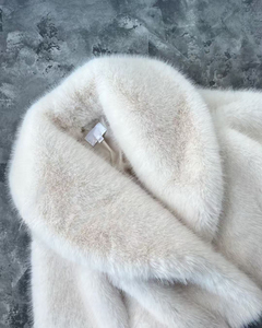 Giacca Soffice in Ecopelliccia di Volpe Stile Americano, Cappotto di Marca da <span class=keywords><strong>Donna</strong></span> Taglie Forti con Collo Alto e Manica Lunga - Product Image 4