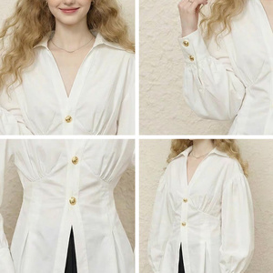 Maßgeschneiderte Elfenbeinfarbene V-Ausschnitt-Bluse für Damen mit Goldknöpfen, Puffärmeln, geraffter Taille, Schößchen-Saum und langen Ärmeln OEM ODM BSCI - Product Image 2