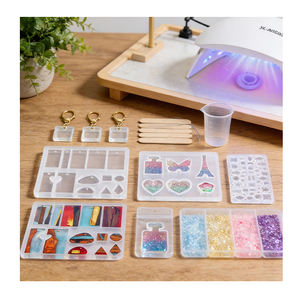 Kit de fabrication de bijoux en résine faits main, prêt à offrir, avec résine transparente dure à durcissement UV et ensemble de moules pour créateurs. - Product Image 3