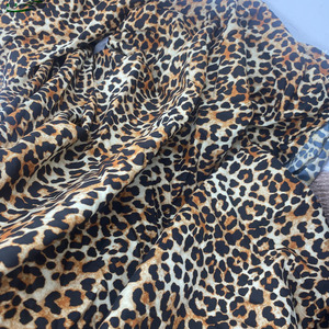 Bán buôn New Arrival 100% polyester Leopard Print mô hình động vật vải cho áo khoác giản dị cho túi xách và Hàng may mặc - Product Image 2