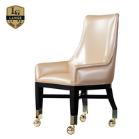 Chaise de jeu en bois surdimensionnée avec roues Chaise de joueur de table de poker personnalisée pour produits de sport et de divertissement de casino