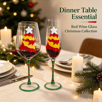 Verres à vin classiques côtelés dessinés à la main, avec étoiles et sapins de Noël peints à la main, tige rouge et verte, grande capacité, pour les fêtes et la maison