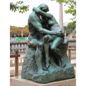 著名的奥古斯特 · 罗丁的吻青铜雕塑