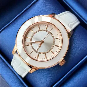 유명한 럭셔리 브랜드 비즈니스 시계 캐주얼 우아한 백조 디자인 여자 가죽 작은 백조 손목 시계 석영 시계