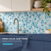 Ubin Dinding Mosaik Kaca Heksagonal Warna Biru Muda Berlapis Es dengan Efek Iridescent untuk Dekorasi Dapur dan Kamar Mandi