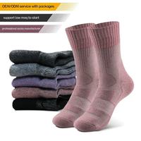 Chaussettes de sport d'hiver chaudes et épaisses en laine mérinos personnalisées avec logo contrastant et rembourrage en tissu éponge pour le trekking en extérieur