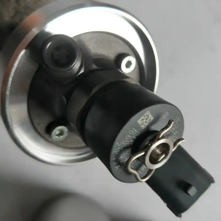 High Quality Diesel Fuel Injector 0445110883 Common Rail Fuel Injection Nozzle 16600-MA70A For Navara