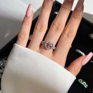 เครื่องประดับดีไซน์สวยจาก Dylam Statement Fine Jewelry เงินแท้ S925 ชุบโรเดียม ประดับเพชรคิวบิกเซอร์โคเนีย 5A รูปหัวใจ สำหรับผู้หญิง ชุดแหวนแบบถอดประกอบได้ - Product Image 2