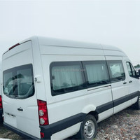 Nouveau minibus JAC Sunray Diesel à châssis long et toit surélevé, idéal pour le transport touristique, de marchandises et de passagers, à vendre.